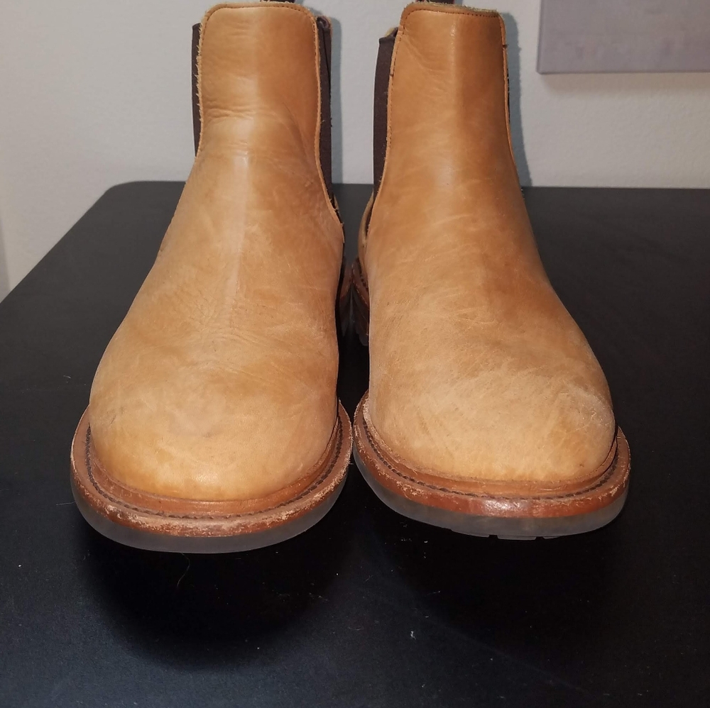 Allen Edmonds Surrey |  Men's Leather Chelsea Weatherproof Boots |  11.5 D Tan
